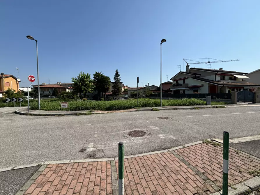 Immagine 8 di Terreno in vendita  in via torino a Anguillara Veneta