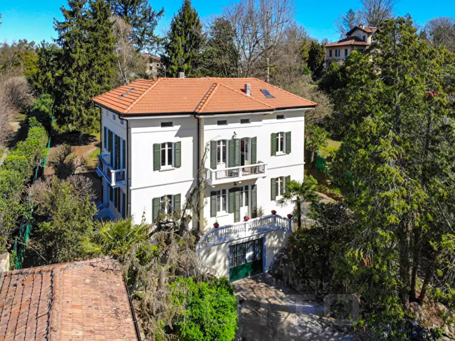 Immagine 1 di Villa in vendita  in Via Camillo Benso Conte di Cavour 40 a Castelletto Sopra Ticino