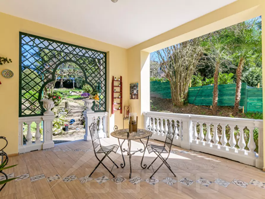 Immagine 2 di Villa in vendita  in Via Camillo Benso Conte di Cavour 40 a Castelletto Sopra Ticino