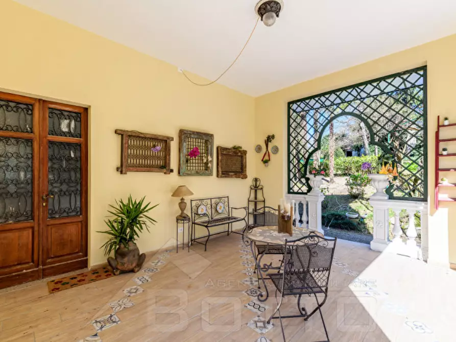 Immagine 4 di Villa in vendita  in Via Camillo Benso Conte di Cavour 40 a Castelletto Sopra Ticino