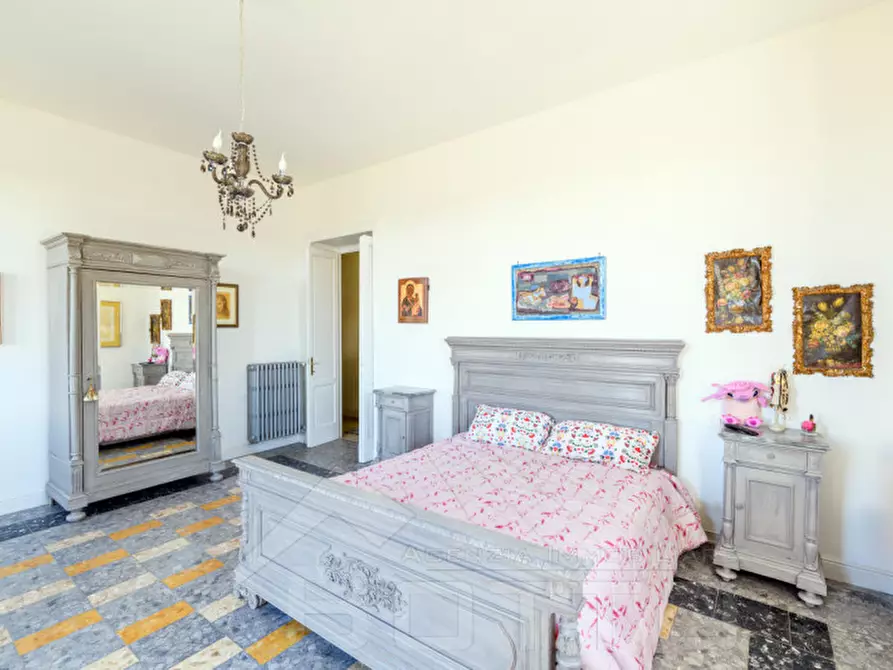 Immagine 28 di Villa in vendita  in Via Camillo Benso Conte di Cavour 40 a Castelletto Sopra Ticino