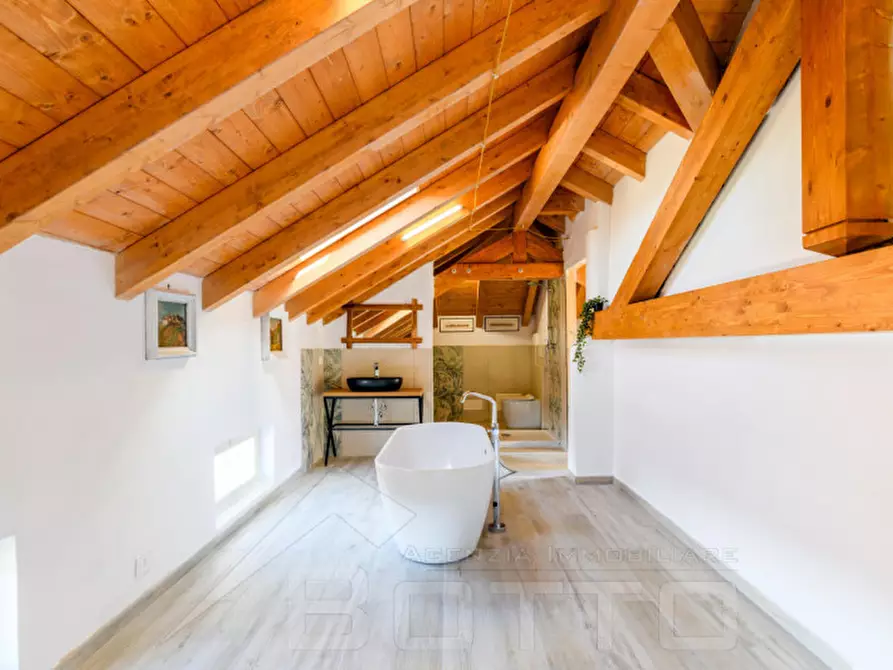 Immagine 33 di Villa in vendita  in Via Camillo Benso Conte di Cavour 40 a Castelletto Sopra Ticino