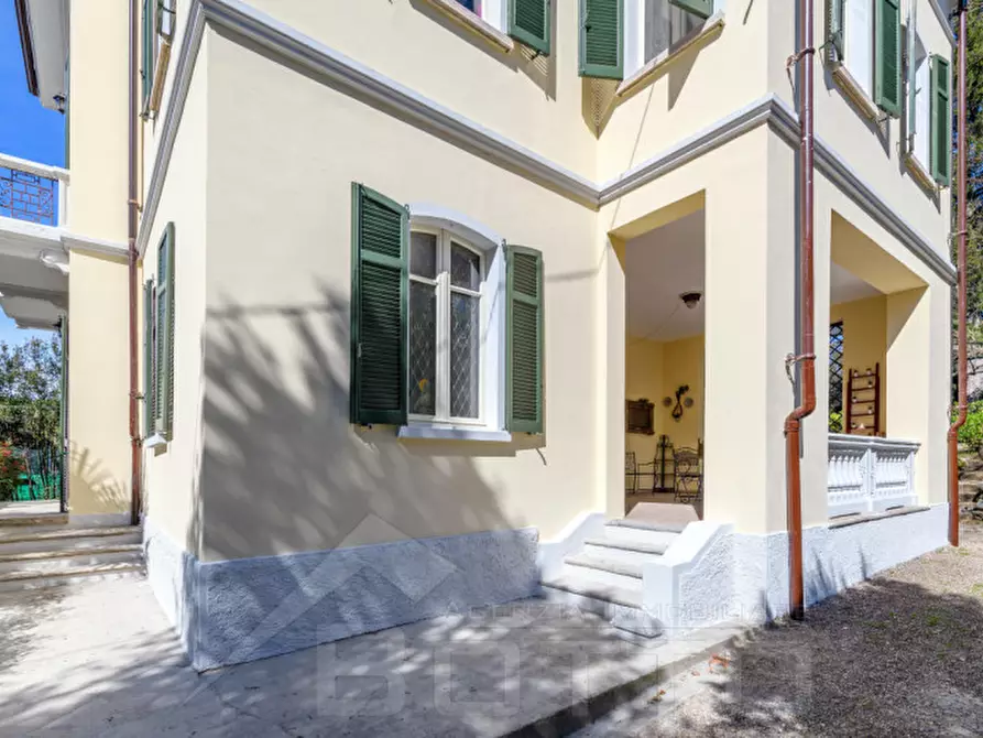 Immagine 35 di Villa in vendita  in Via Camillo Benso Conte di Cavour 40 a Castelletto Sopra Ticino