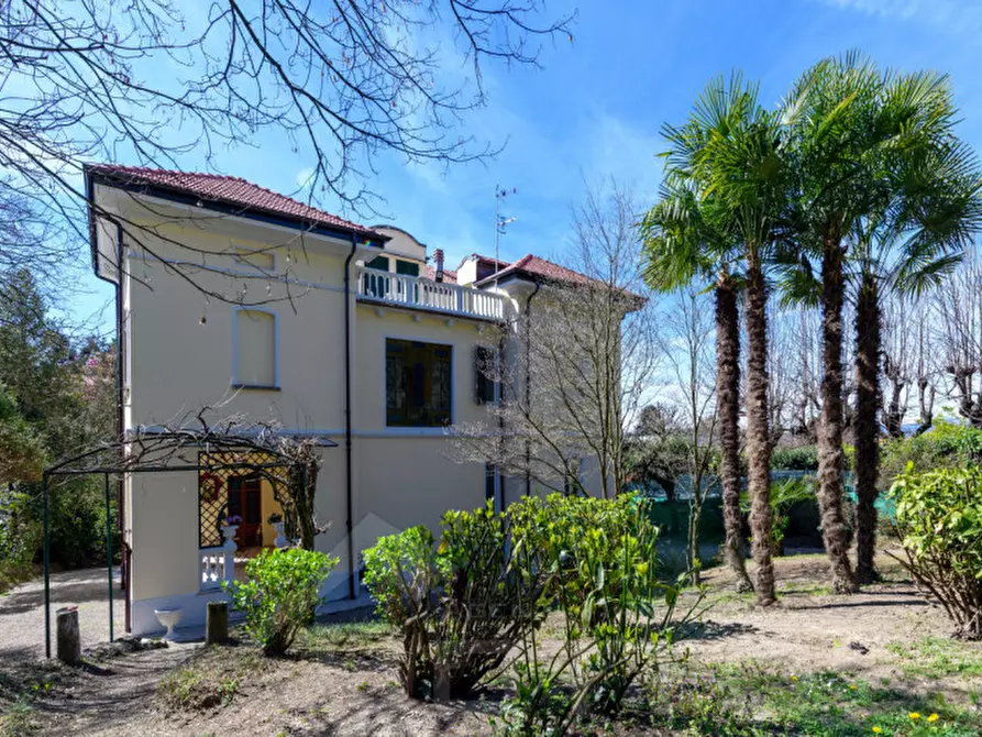 Immagine 38 di Villa in vendita  in Via Camillo Benso Conte di Cavour 40 a Castelletto Sopra Ticino
