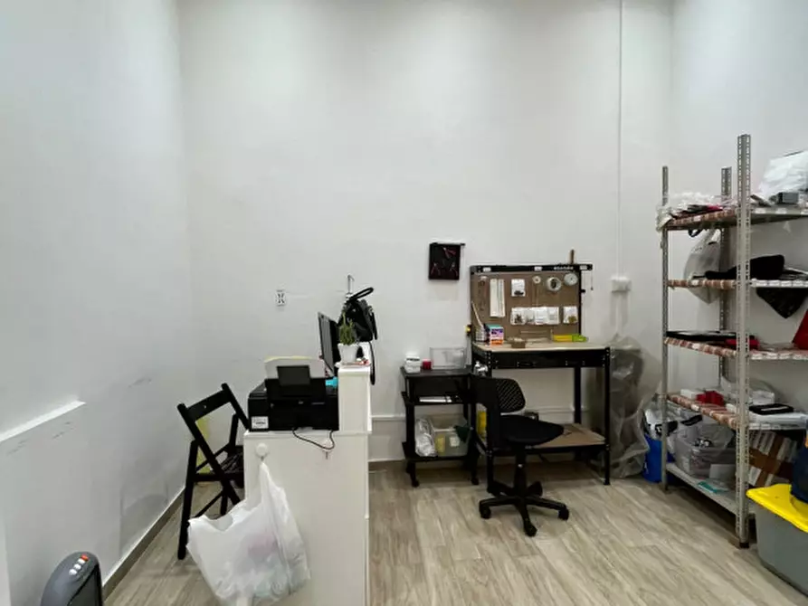 Immagine 9 di Negozio in affitto  in VIALE DELLE NEBULOSE a Napoli