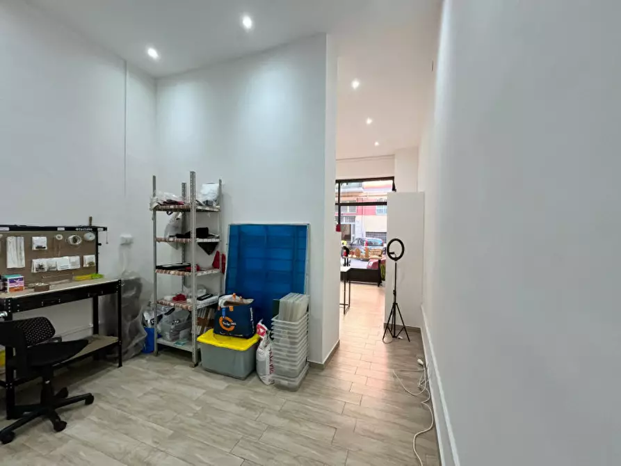 Immagine 11 di Negozio in affitto  in VIALE DELLE NEBULOSE a Napoli