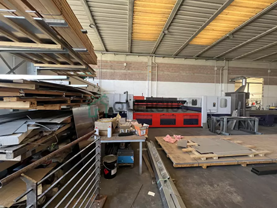 Immagine 2 di Capannone industriale in vendita  a Eraclea