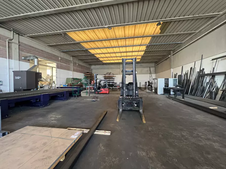 Immagine 3 di Capannone industriale in vendita  a Eraclea