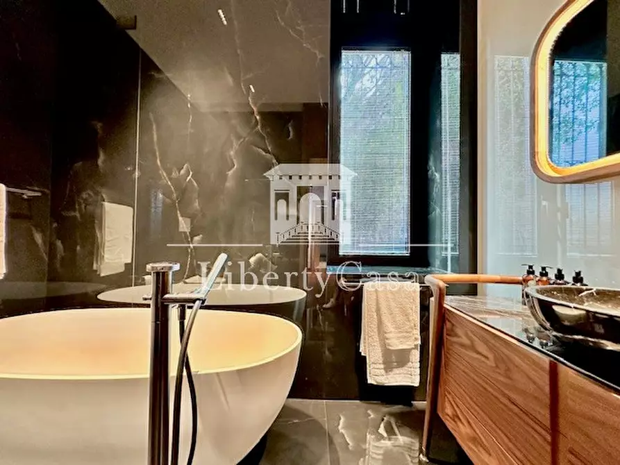 Immagine 17 di Appartamento in affitto  in Via Roma a Toscolano-Maderno