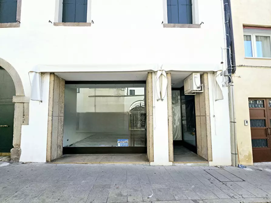 Immagine 2 di Negozio in affitto  in VIA CESARE BATTISTI a Monselice