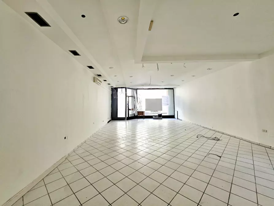 Immagine 3 di Negozio in affitto  in VIA CESARE BATTISTI a Monselice