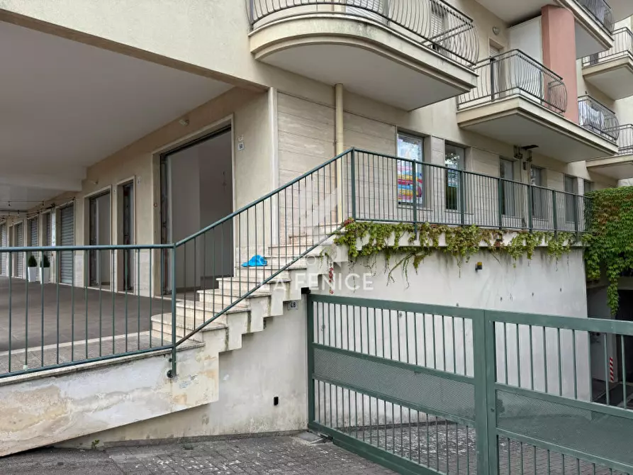 Immagine 2 di Attività commerciale in vendita  in Via Sallustio 32 a Martina Franca