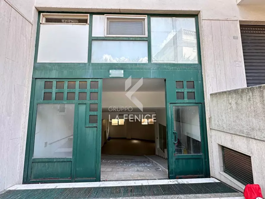 Immagine 4 di Magazzino in vendita  in Via Mottola 27/N a Martina Franca