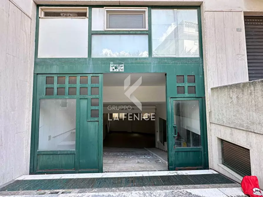 Immagine 5 di Magazzino in vendita  in Via Mottola 27/N a Martina Franca