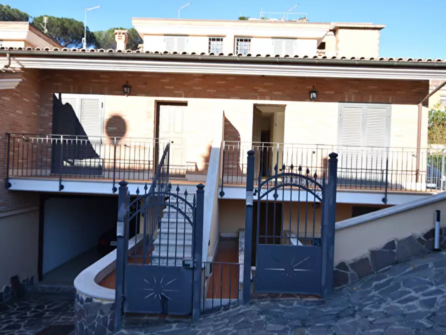 Immagine 2 di Appartamento in vendita  in VIA ARGENTERA a Roma