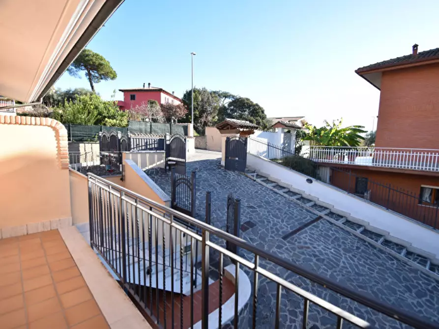 Immagine 7 di Appartamento in vendita  in VIA ARGENTERA a Roma