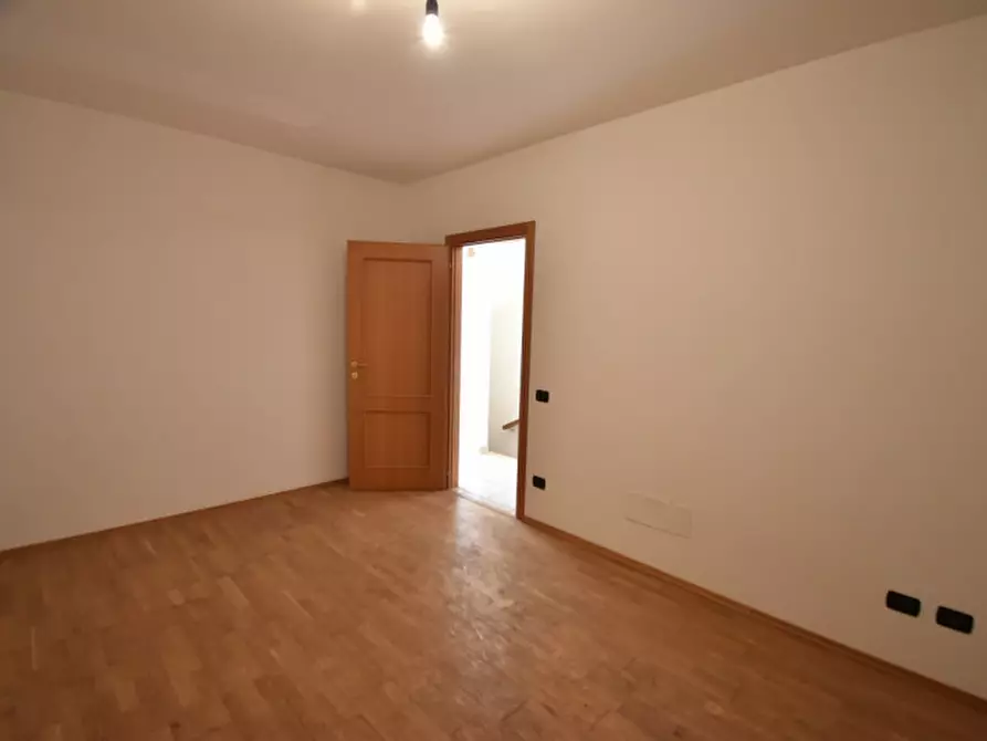 Immagine 19 di Appartamento in vendita  in VIA ARGENTERA a Roma