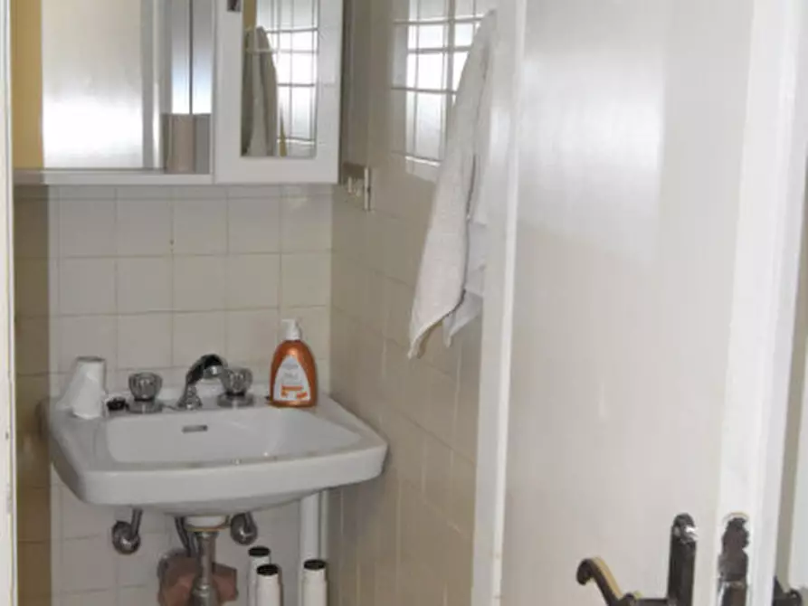 Immagine 15 di Negozio in vendita  in VIA ANGELO TITTONI a Roma