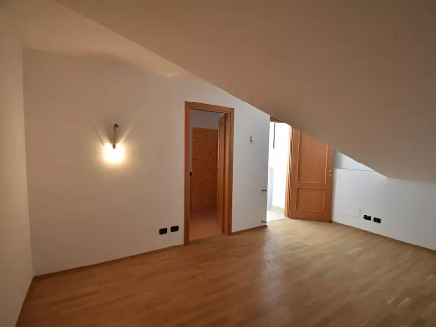 Immagine 25 di Appartamento in vendita  in VIA ARGENTERA a Roma