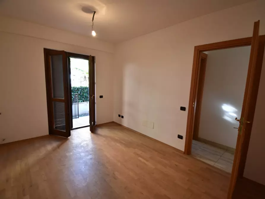 Immagine 26 di Appartamento in vendita  in VIA ARGENTERA a Roma