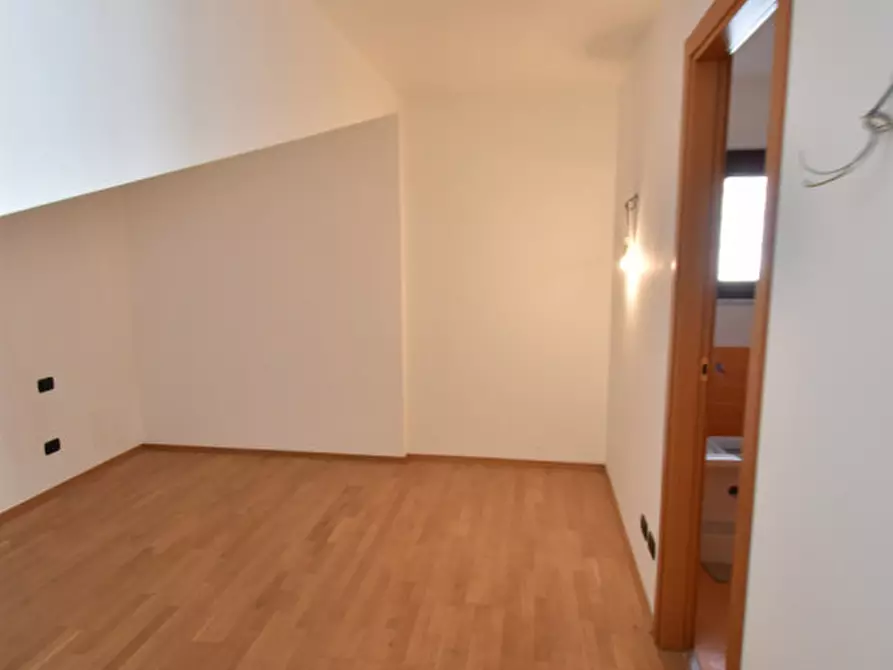 Immagine 27 di Appartamento in vendita  in VIA ARGENTERA a Roma