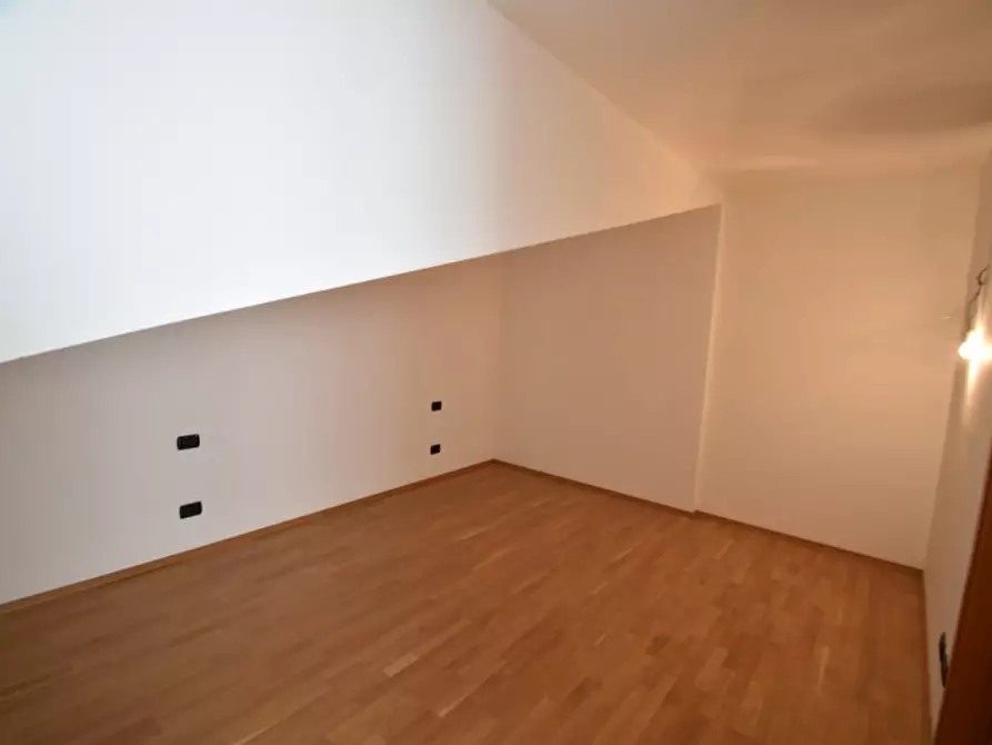 Immagine 29 di Appartamento in vendita  in VIA ARGENTERA a Roma