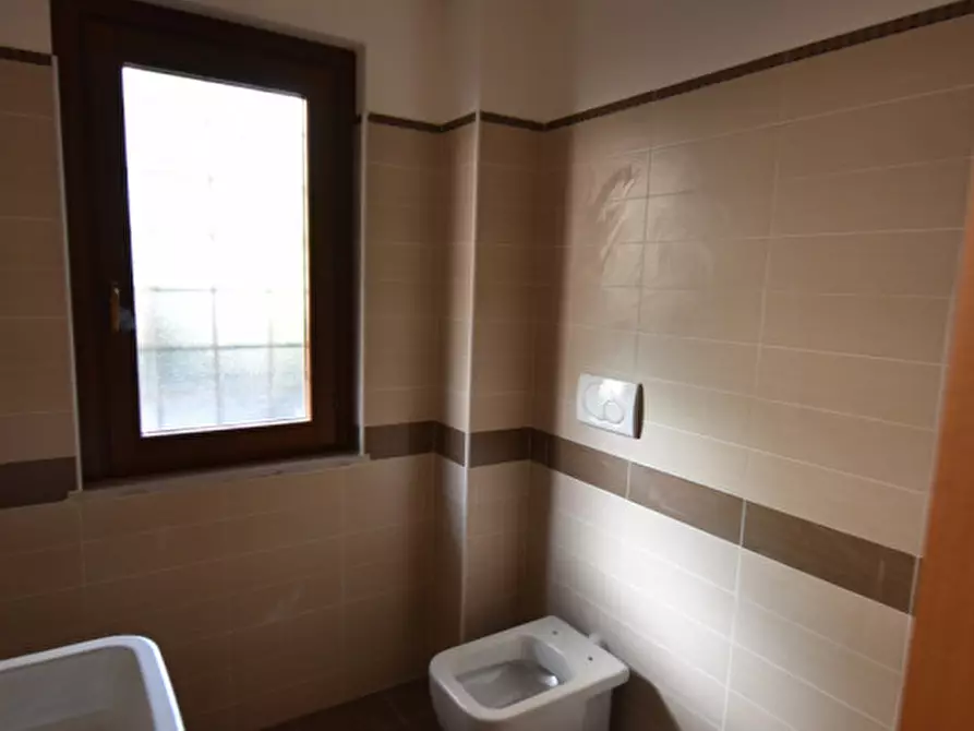 Immagine 34 di Appartamento in vendita  in VIA ARGENTERA a Roma