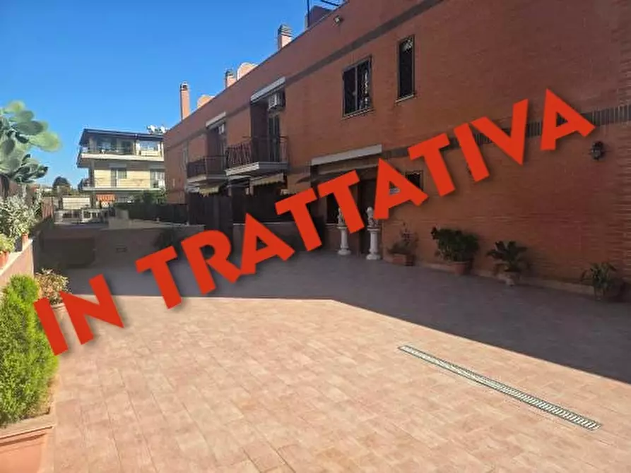 Immagine 1 di Villa in vendita  in via alfonso gallo a Roma