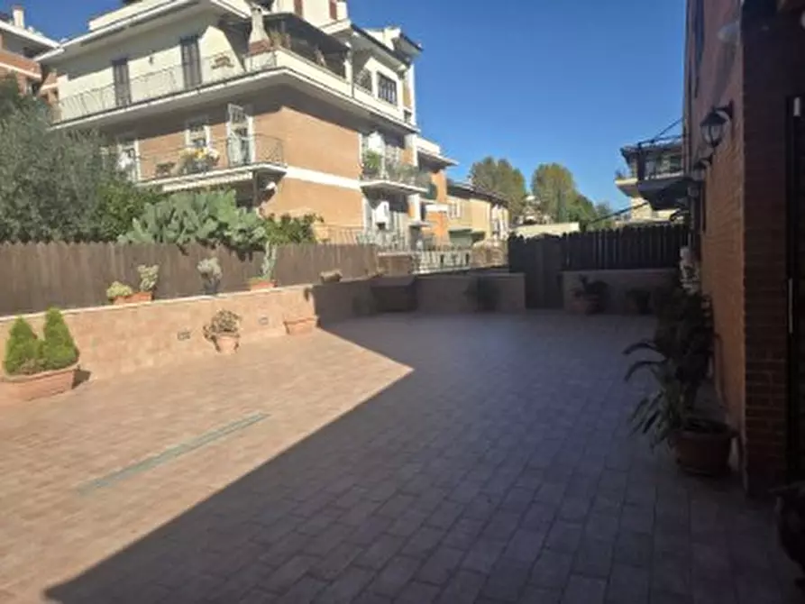 Immagine 4 di Villa in vendita  in via alfonso gallo a Roma