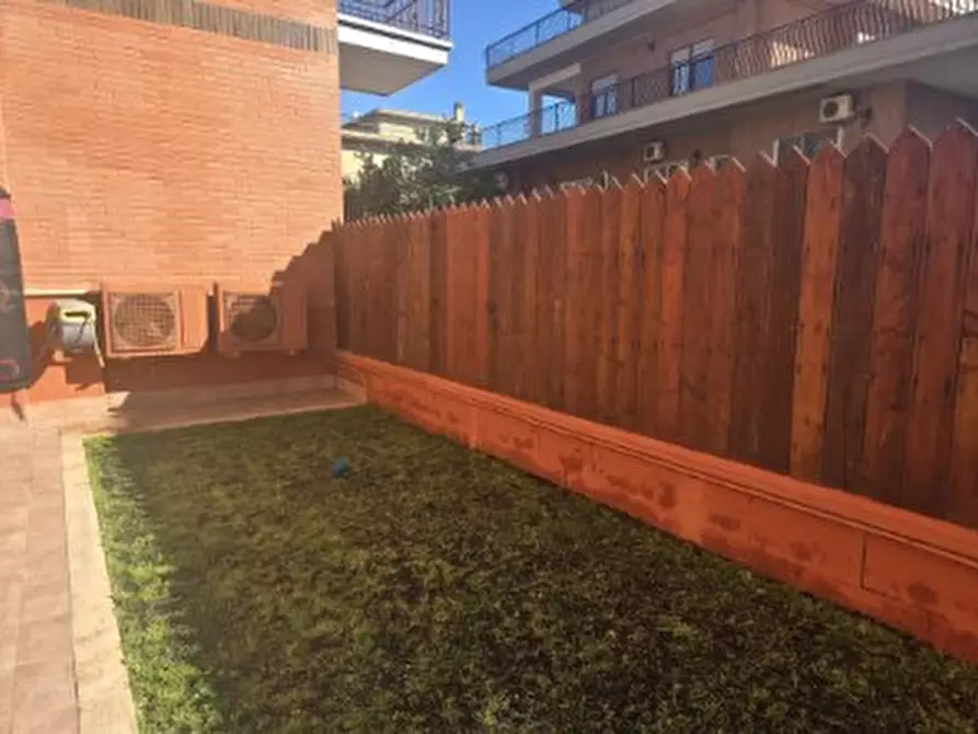 Immagine 5 di Villa in vendita  in via alfonso gallo a Roma