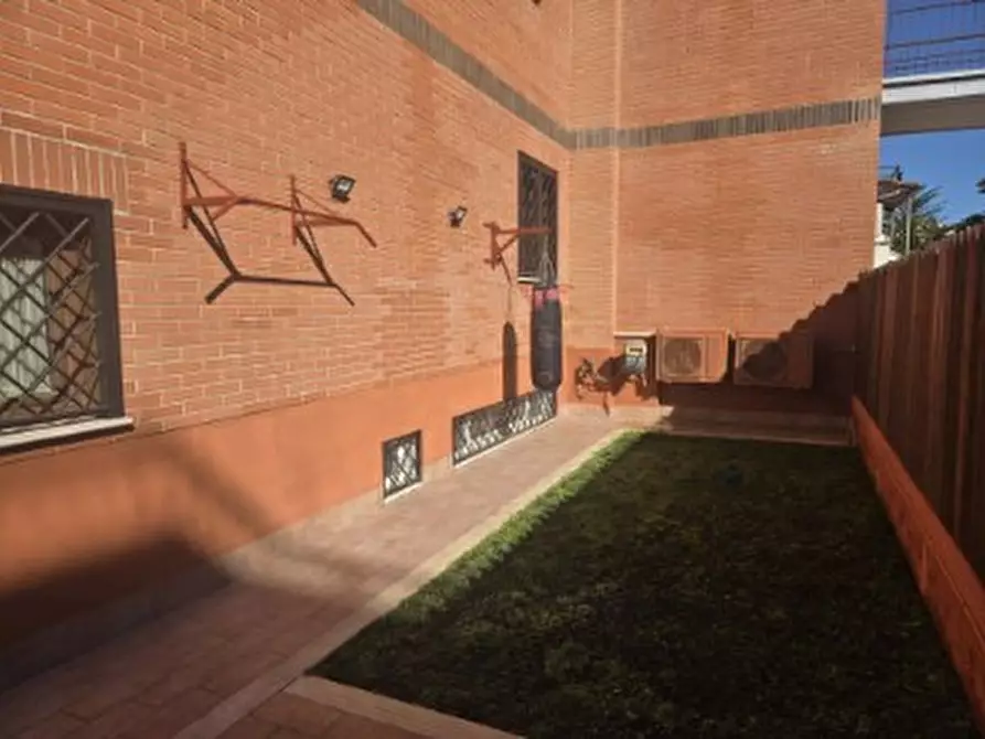 Immagine 7 di Villa in vendita  in via alfonso gallo a Roma