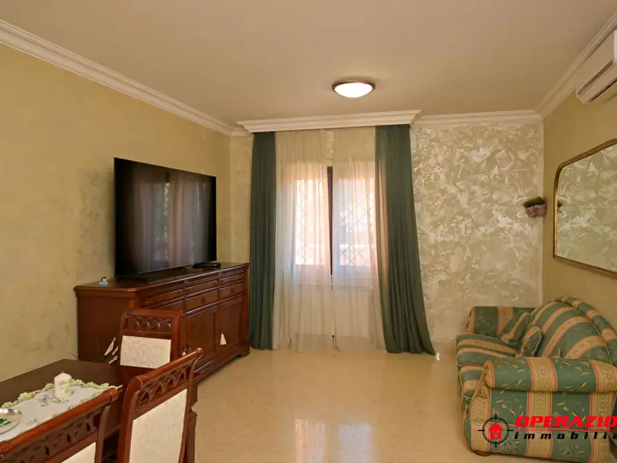 Immagine 12 di Villa in vendita  in via alfonso gallo a Roma