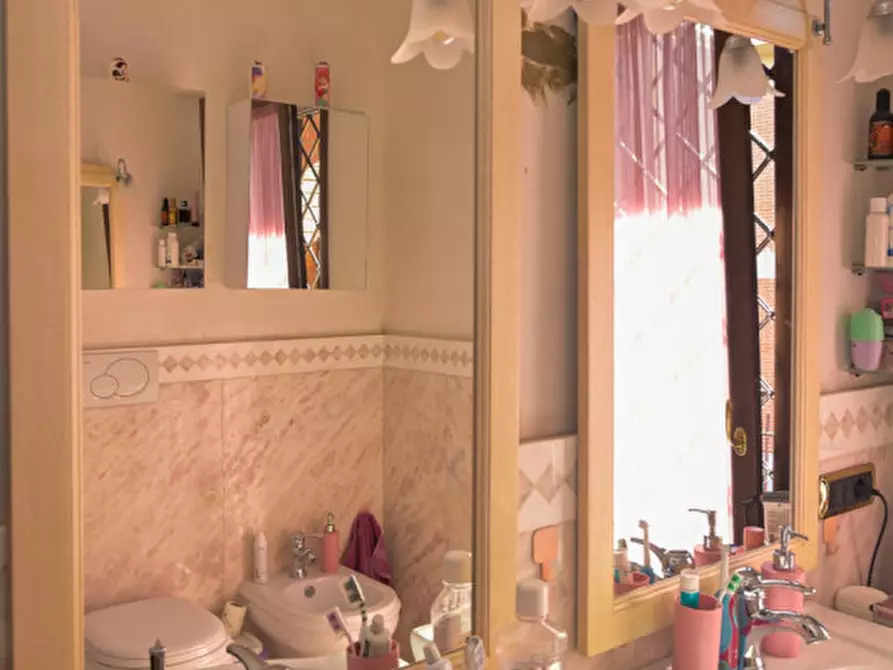 Immagine 30 di Villa in vendita  in via alfonso gallo a Roma