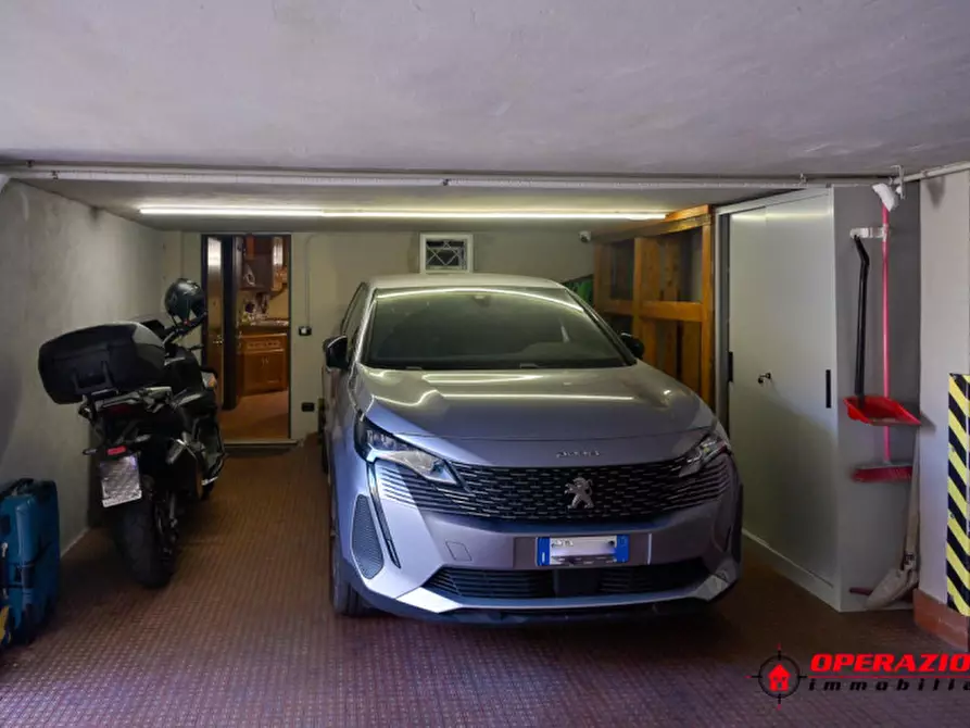 Immagine 68 di Villa in vendita  in via alfonso gallo a Roma