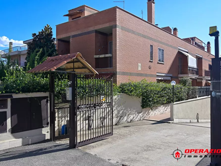 Immagine 73 di Villa in vendita  in via alfonso gallo a Roma