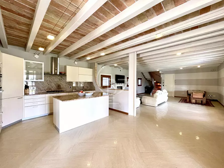 Immagine 14 di Villa in vendita  in Strada Santa Cristina a Peschiera Del Garda