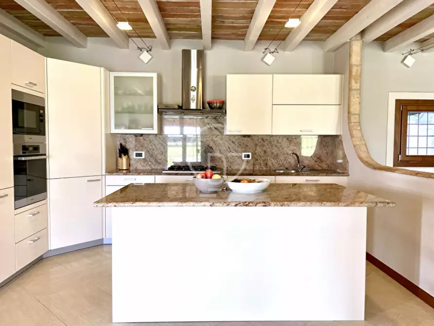 Immagine 16 di Villa in vendita  in Strada Santa Cristina a Peschiera Del Garda