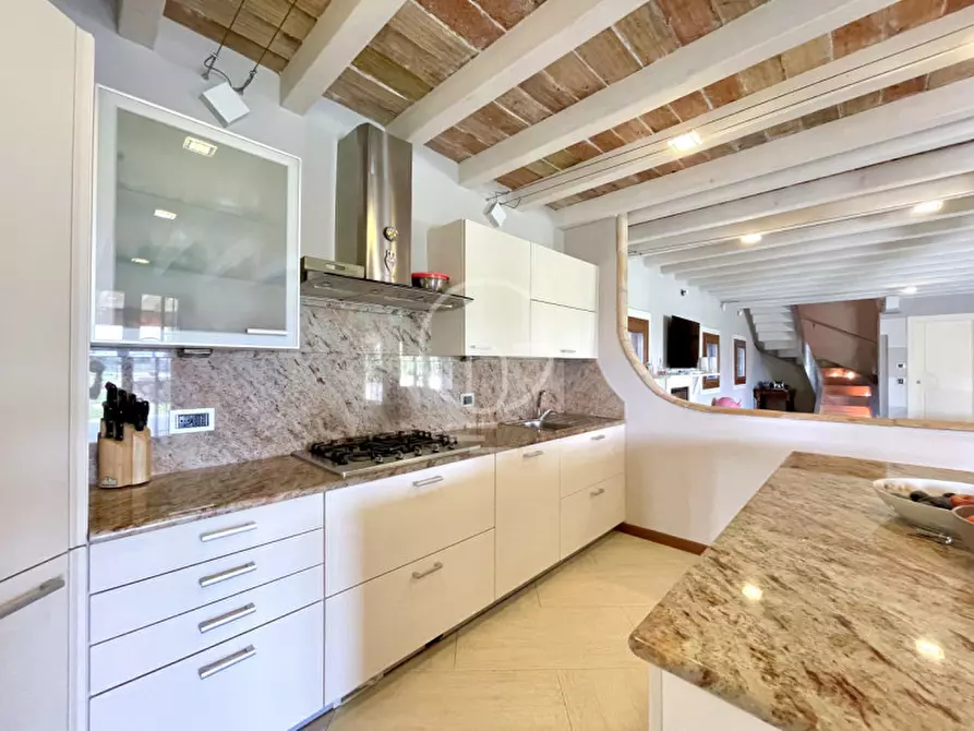 Immagine 18 di Villa in vendita  in Strada Santa Cristina a Peschiera Del Garda
