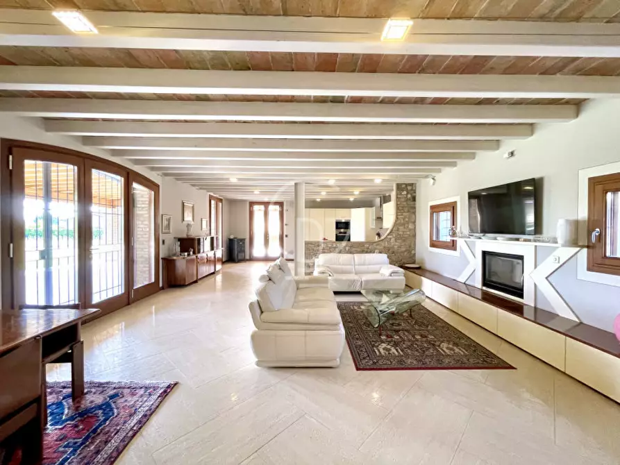 Immagine 25 di Villa in vendita  in Strada Santa Cristina a Peschiera Del Garda