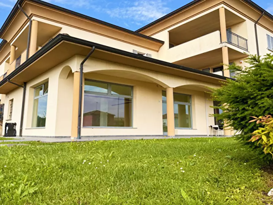 Immagine 3 di Negozio in affitto  a Cadeo