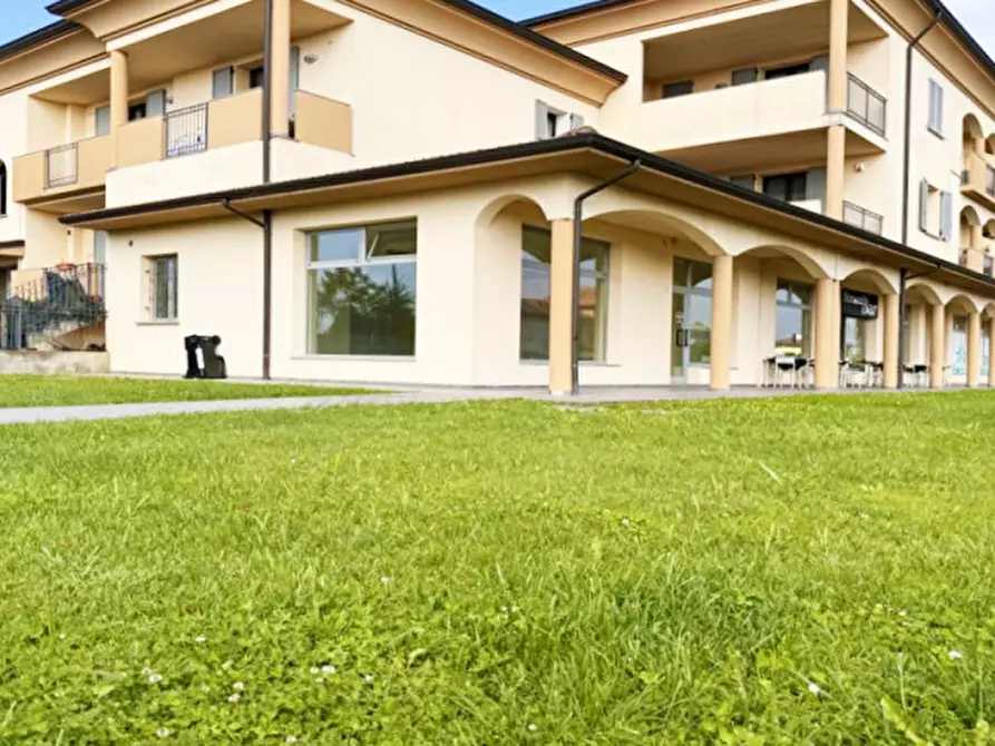 Immagine 4 di Negozio in affitto  a Cadeo