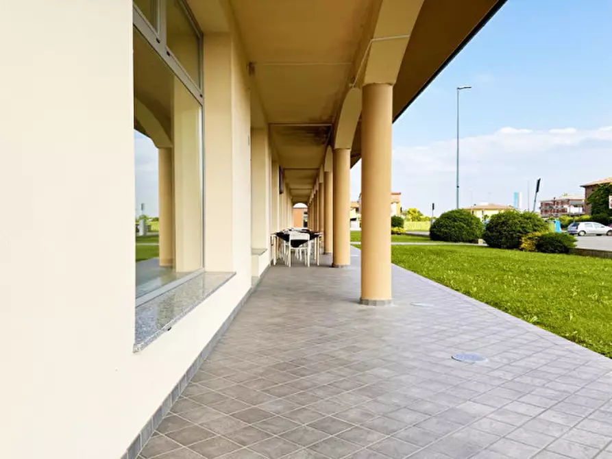 Immagine 7 di Negozio in affitto  a Cadeo