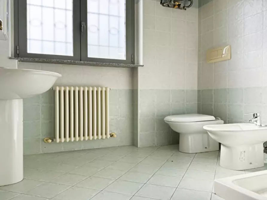 Immagine 17 di Negozio in affitto  a Cadeo