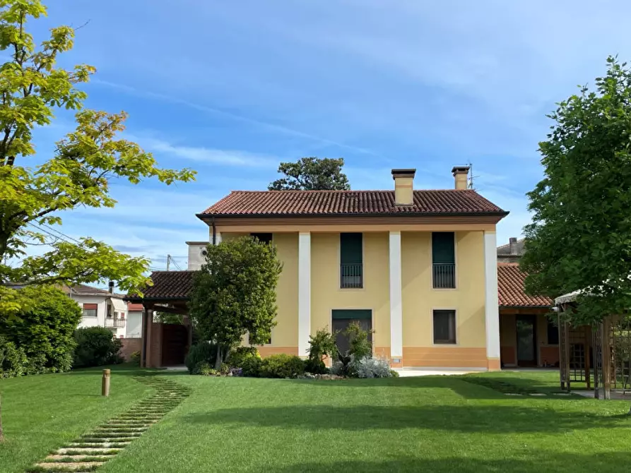 Immagine 1 di Villa in vendita  in via Montegrande a Vicenza