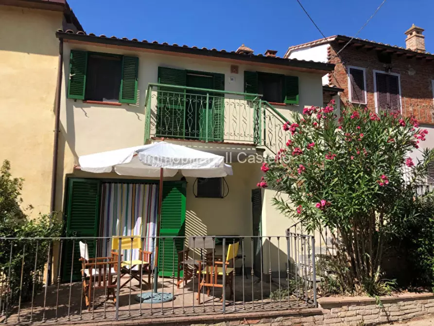 Immagine 2 di Villetta a schiera in vendita  in Badia a Castiglione Del Lago