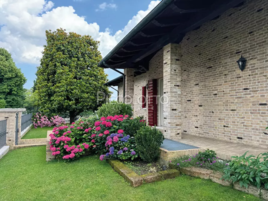 Immagine 2 di Villa in vendita  in via Meucci a Salzano