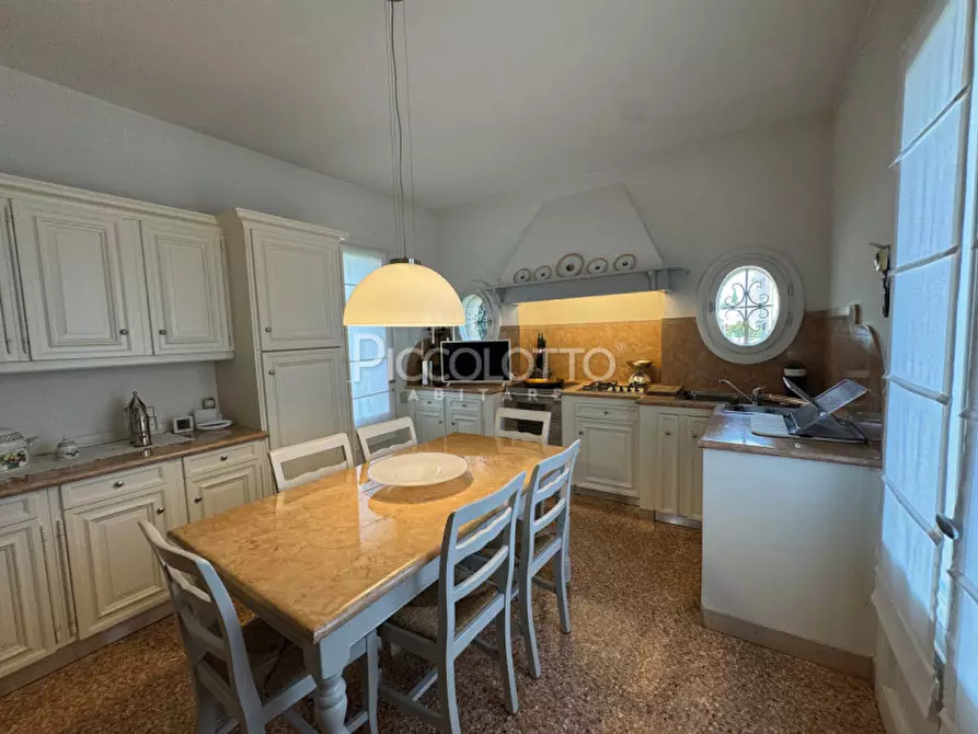 Immagine 7 di Villa in vendita  in via Meucci a Salzano