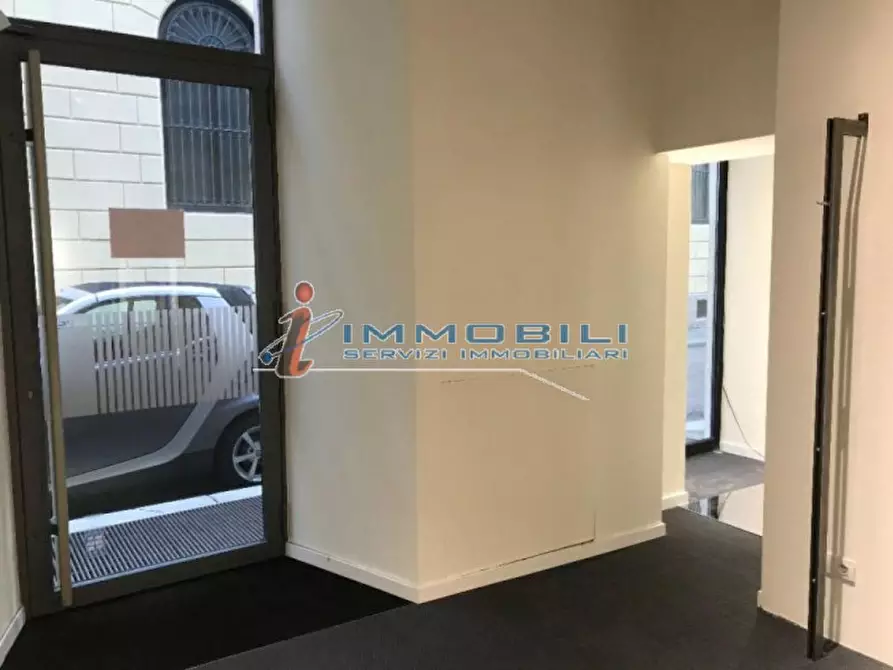 Immagine 4 di Negozio in affitto  in VIA MANZONI ALESSANDRO a Milano