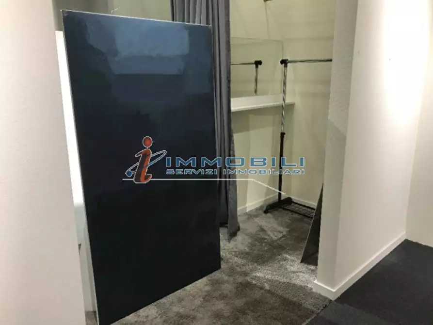 Immagine 8 di Negozio in affitto  in VIA MANZONI ALESSANDRO a Milano