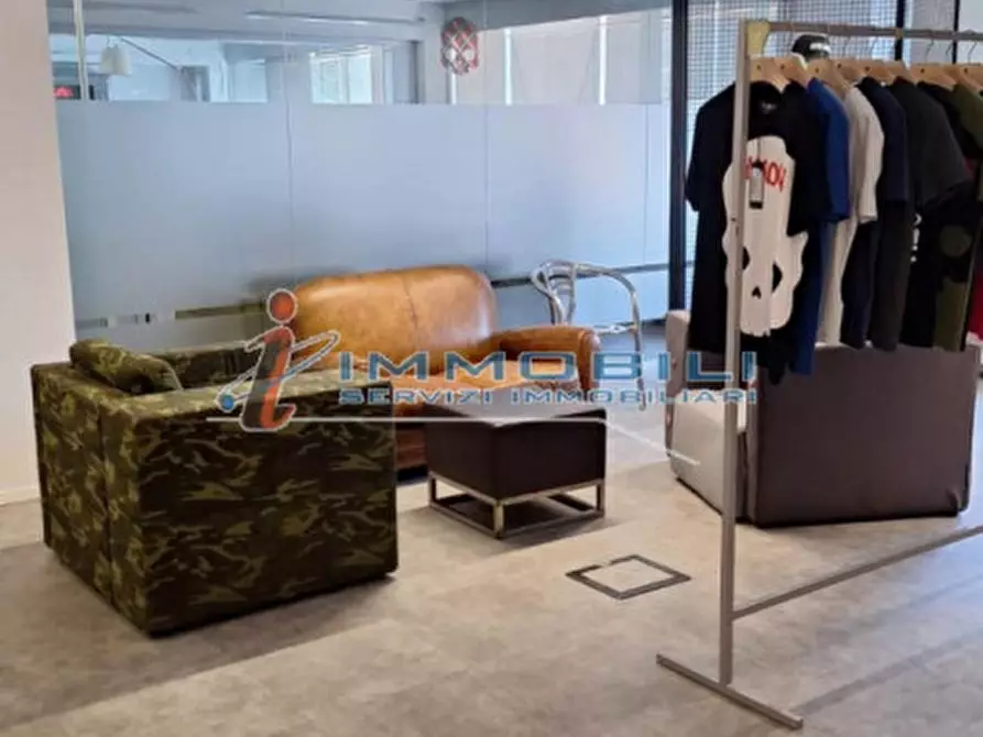Immagine 12 di Ufficio in affitto  in VIALE MONZA a Milano